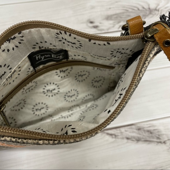 NWT Myra Bag Eccentric Small Crossbody Purse Zig Zag Chevron - Picture 4 of 5